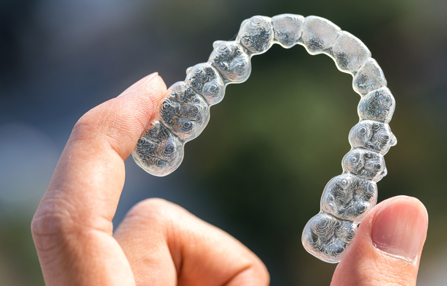 Choosing your smile protector (fixed retainers vs removable)